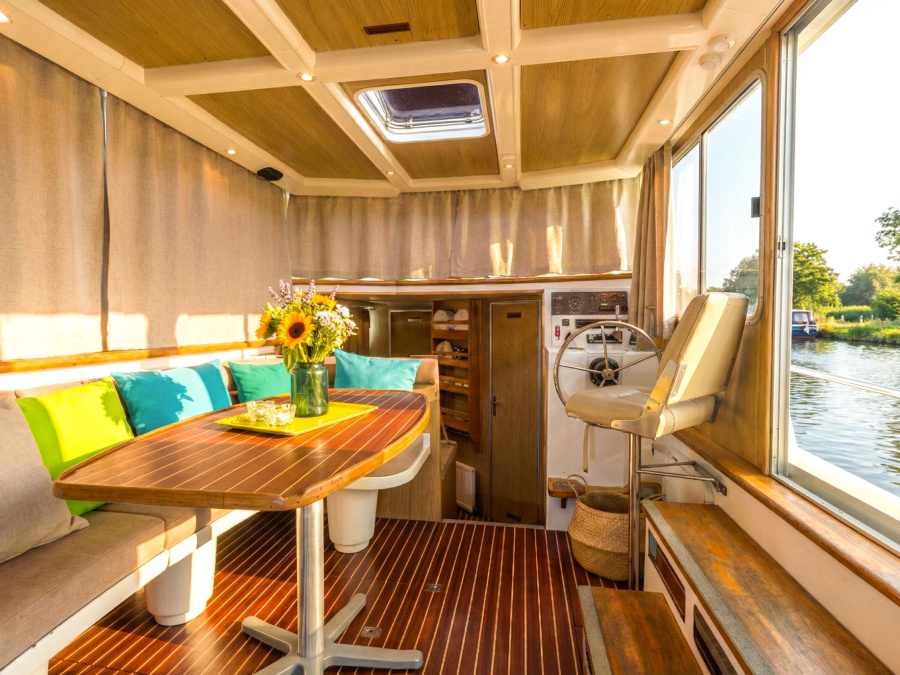 Interior image - 2