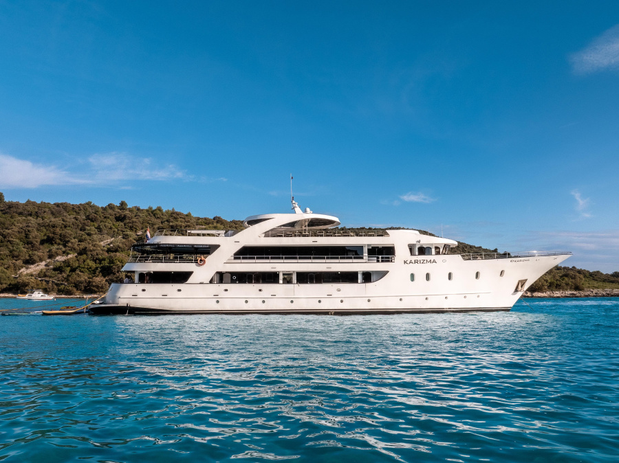 Photo #1 - Motoryacht Karizma (Karizma) in Port Gruž - 19787