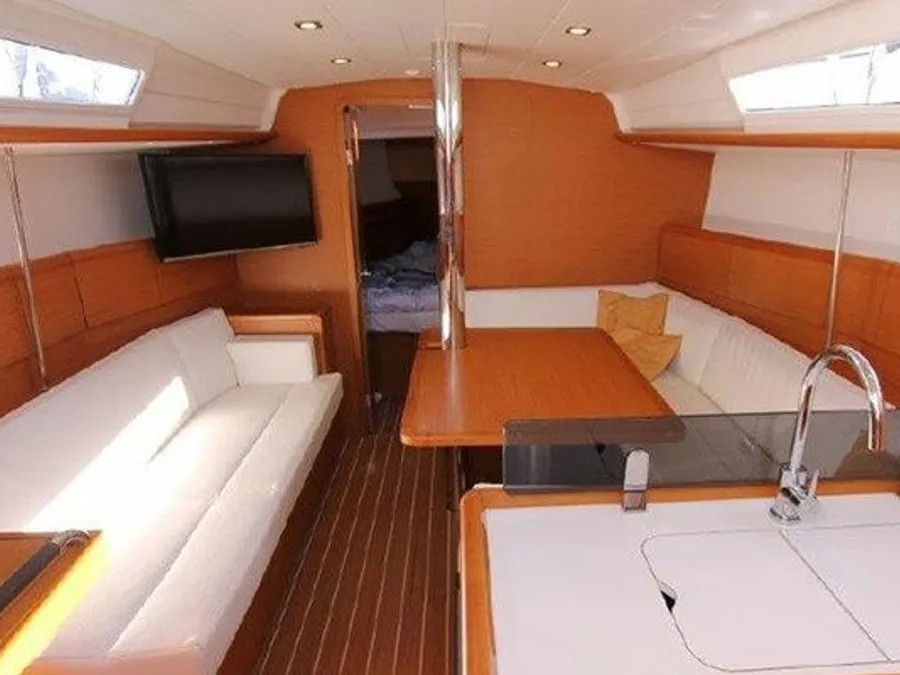 Interior image - 2