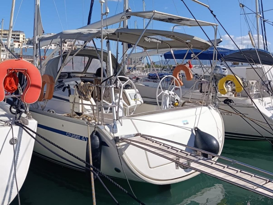Photo #1 - Bavaria 41 Cruiser (BLUE PEARL) in Mikrolimano port - 66208