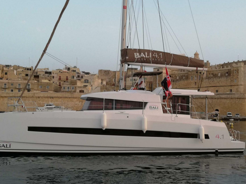Photo #1 - Bali 4.1 (4 cab.) (DOUBLE FIVE) en Marina - 67207