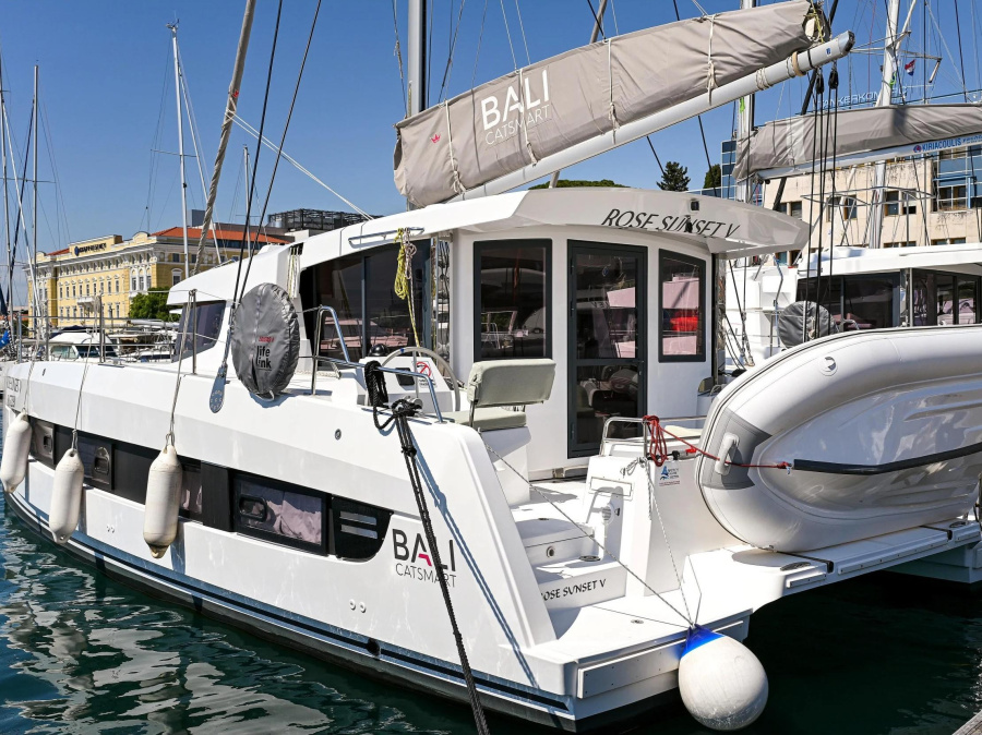 Photo #1 - Bali Catsmart (6 cab.) (ROSE SUNSET V) en Marina Solila - 67220