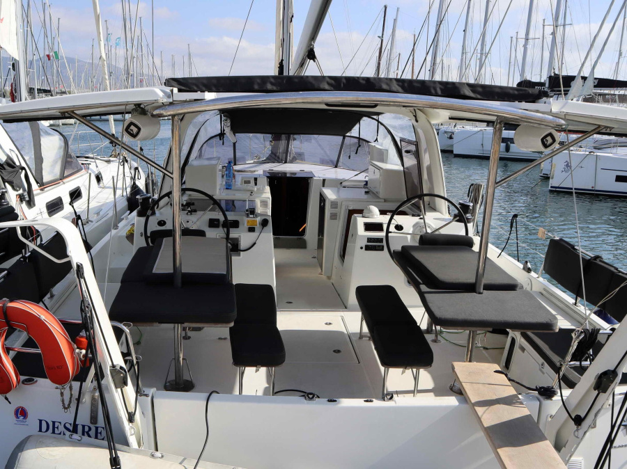Photo #1 - Sun Loft 47 (7 cab.) (DESIRE) en port - 67232