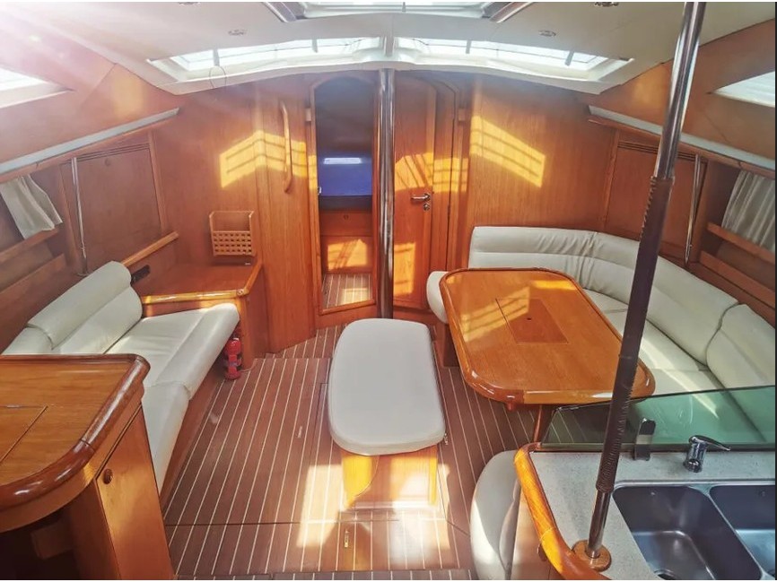 Interior image - 2