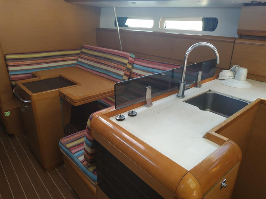 Interior image - 2
