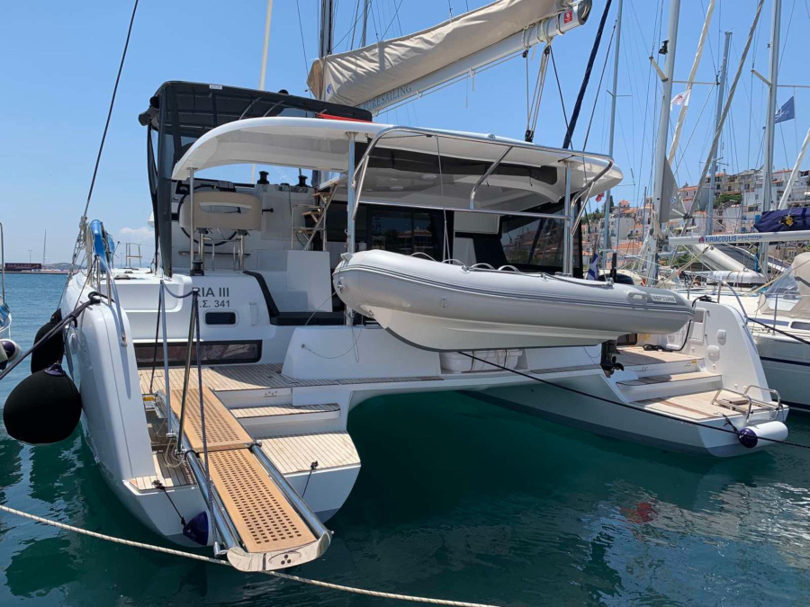 Photo #1 - Lagoon 42 (A/C, Watermaker, Gen)_12 (RIA III (AC, Gen, w.maker)) en Alimos Marina - 14530