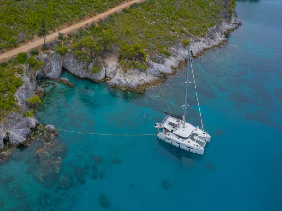 Photo #1 - Lagoon 46 (AC, Gen, Watermaker) (ESPABILA, (ac,Gen,W/Maker)) en Alimos Marina - 15245