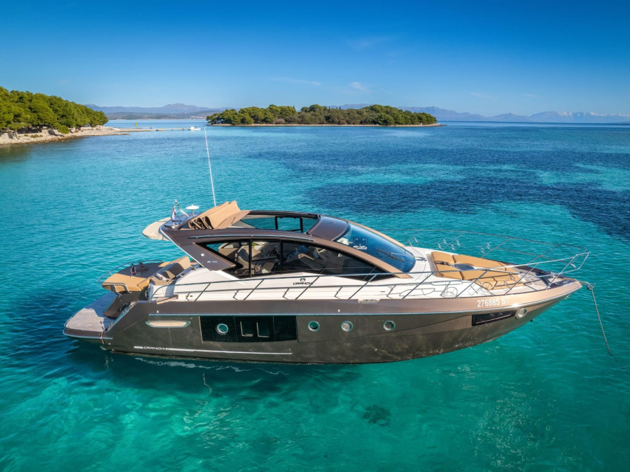 Photo #1 - Cranchi M44 HT (Brown Sugar) en ACI Marina - 65666
