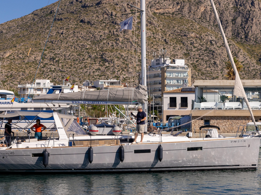 Photo #1 - Oceanis 45 (AVALON) in Reial Club Nàutic Port de Pollença - 25234