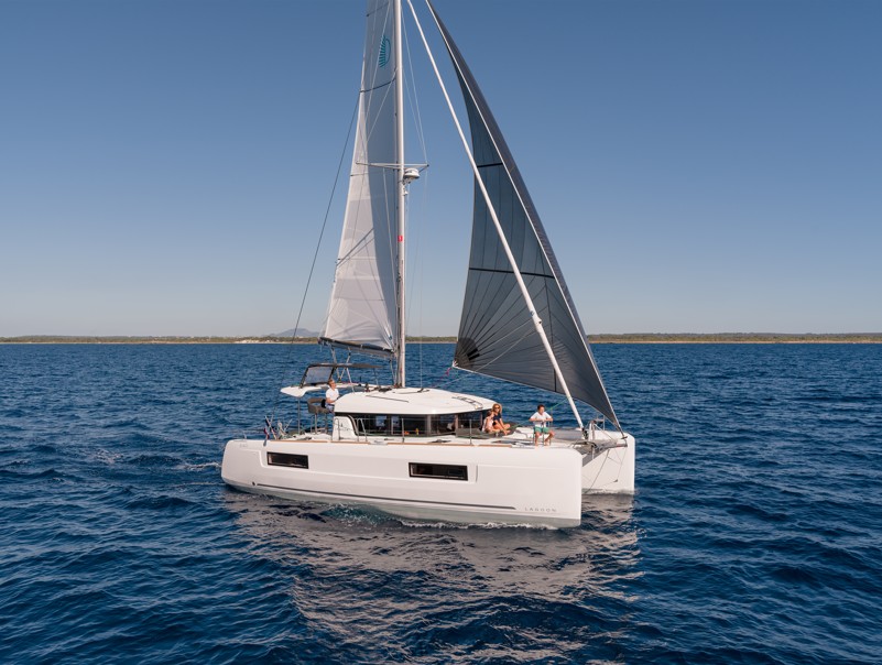 Photo #1 - Lagoon 40 (TI-BO III) in  - 25411