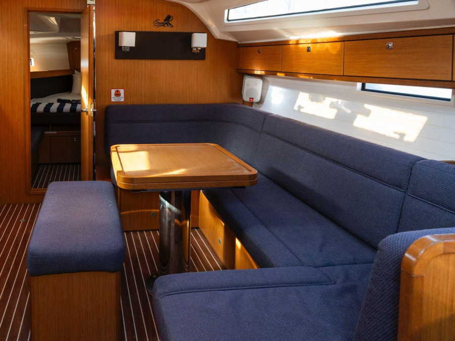 Interior image - 1