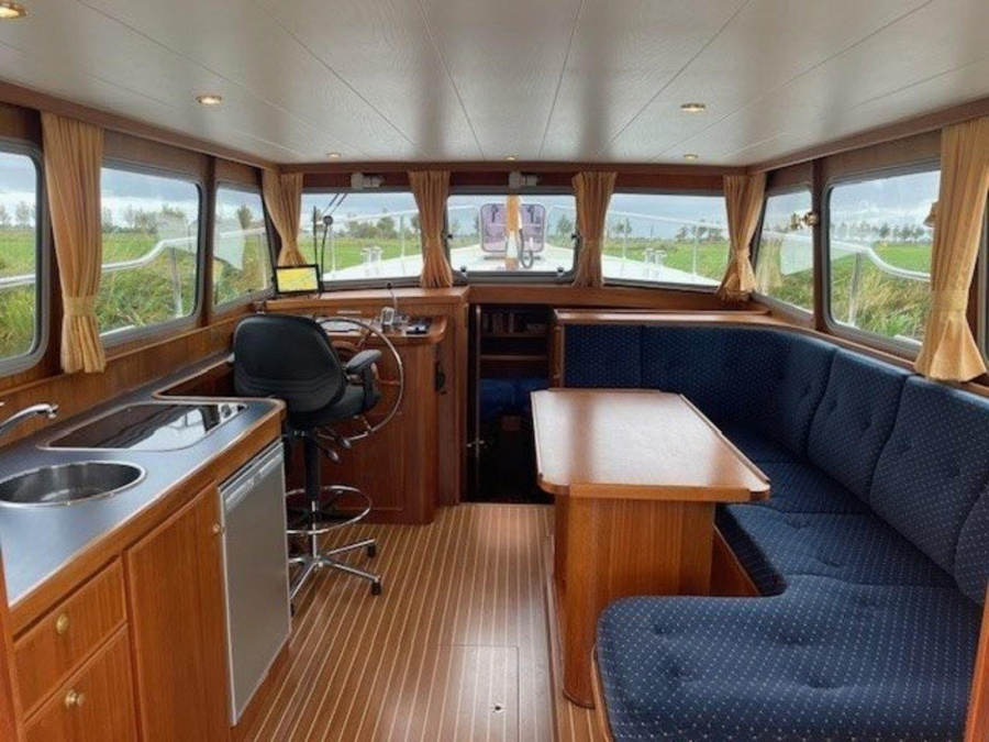 Interior image - 2