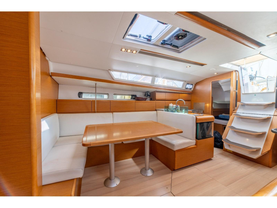 Interior image - 2