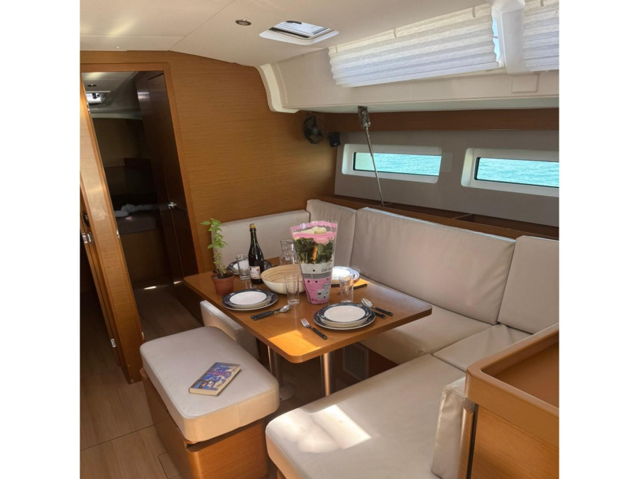 Interior image - 1