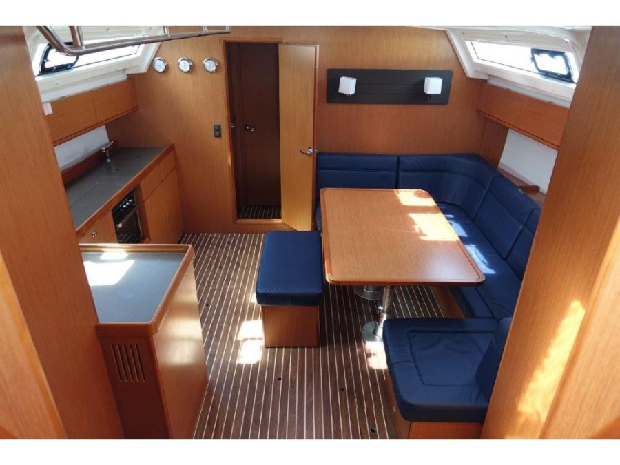 Interior image - 2