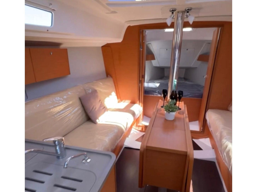 Interior image - 2