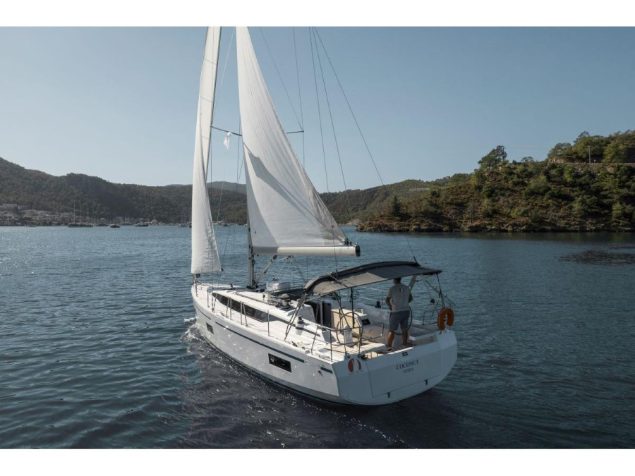 Photo #1 - Bavaria C38 (COCONUT) en Yacht Classic Hotel - 20465
