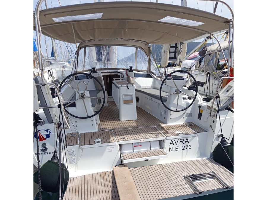 Photo #1 - Oceanis 37.1 (AVRA) en Port of Lefkas - 25076
