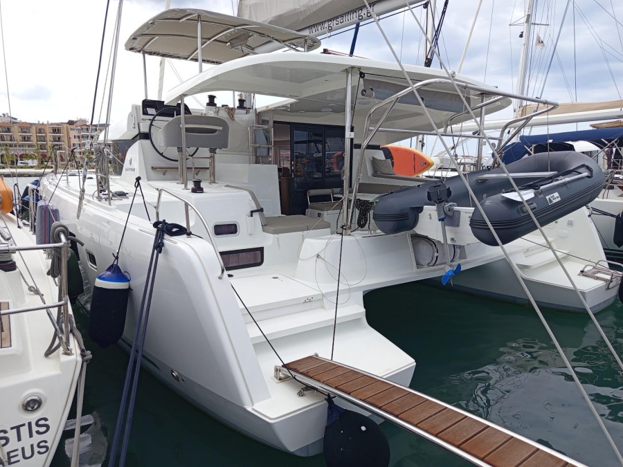 Photo #1 - Lagoon 42 (ZAHIRA - GEN/AC+WATERMAKER) in Port of Lefkas - 25106