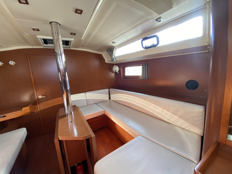 Interior image - 1
