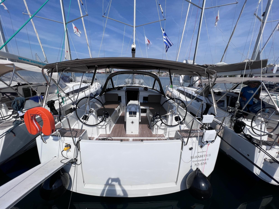 Photo #1 - Sun Odyssey 440 (Elisabeth II) in Port of - 25157