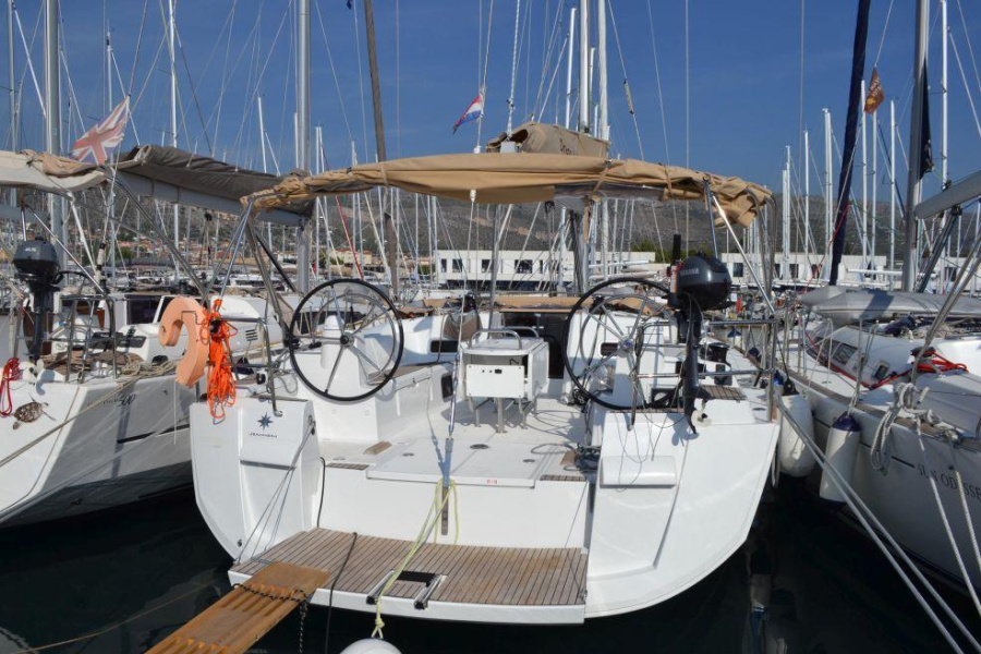 Photo #1 - Sun Odyssey 519 - 5 + 1 cab. (NICOBAR) en Yachtclub Seget (Marina Baotić) - 27739