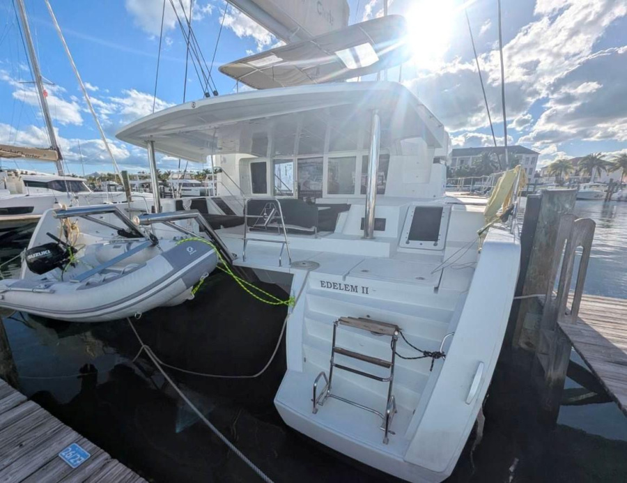 Photo #1 - Lagoon 52 F - 6 + 2 cab. (EDELEM II) in Palm Cay Marina - 28545