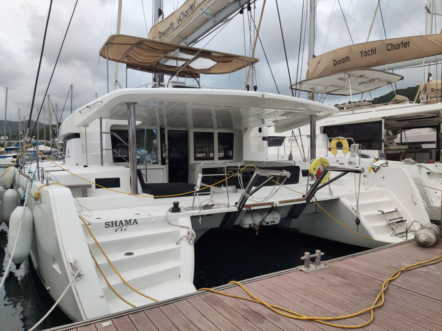 Photo #1 - Lagoon 52 F - 6 + 2 cab. (SHAMA) in Grenada, Port Louis Marina - 28576