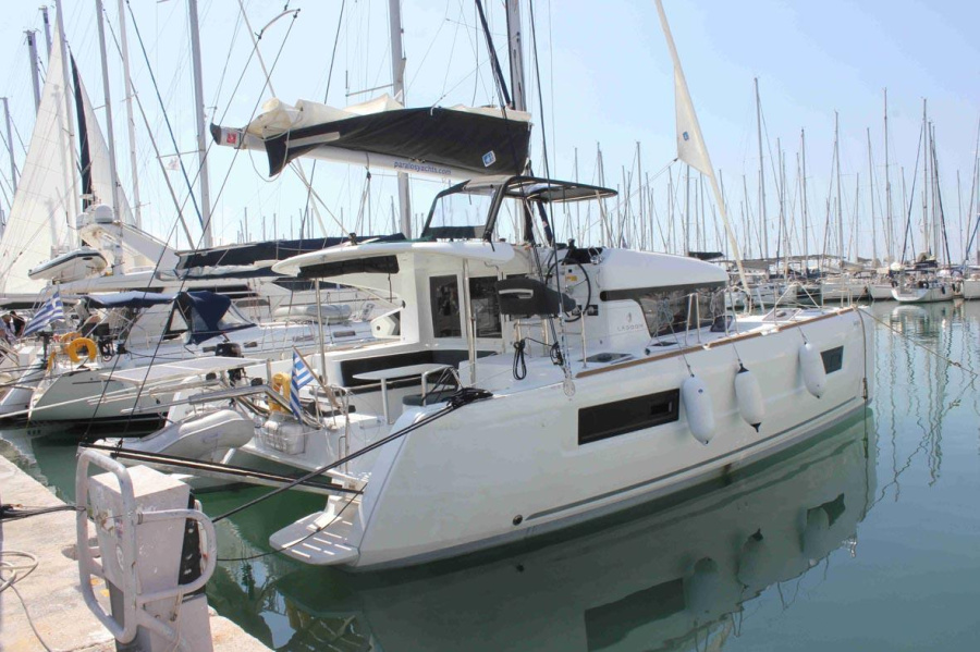 Photo #1 - Lagoon 40 - 4 + 2 cab (Georgios) en Athens, Alimos marina - 30001