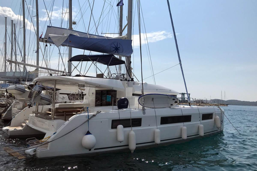 Photo #1 - Lagoon 450 F - 4 + 2 cab. (Cristal) in Conch Inn Marina - 31474