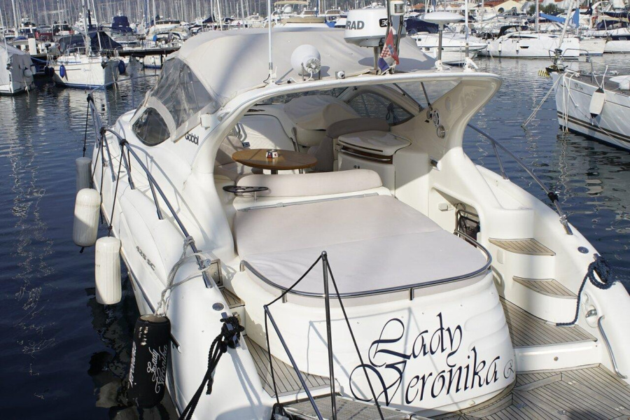 Lady Veronika - 2