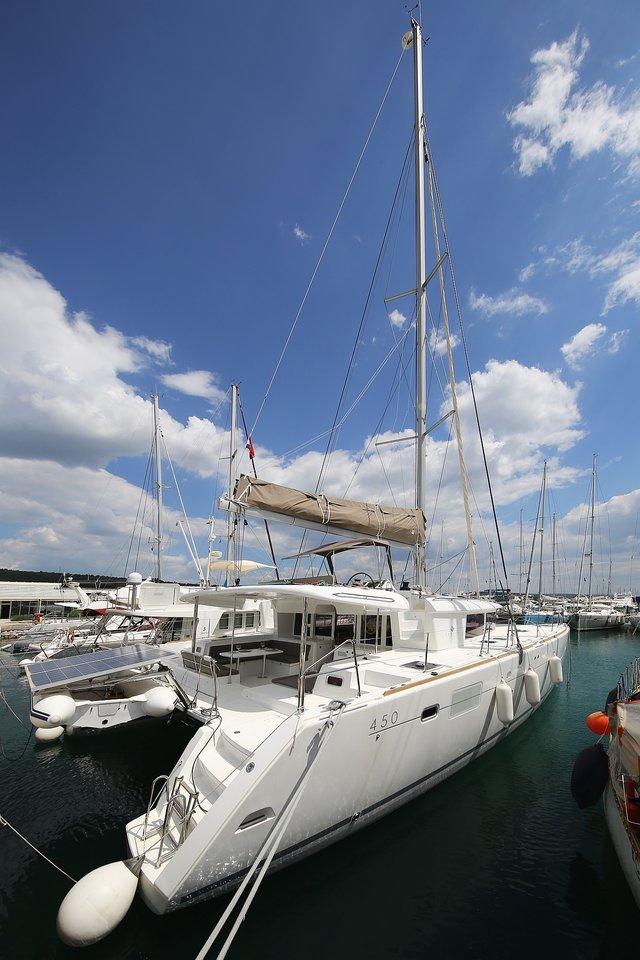 Photo #1 - Lagoon 450 - 4 + 2 cab. (Ladies and Gentlemen) in D-Marin Dalmacija Marina - 32747