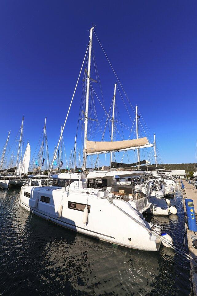 Photo #1 - Lagoon 46 - 4 + 2 cab. (Midlife Crisis) in D-Marin Dalmacija Marina - 33430