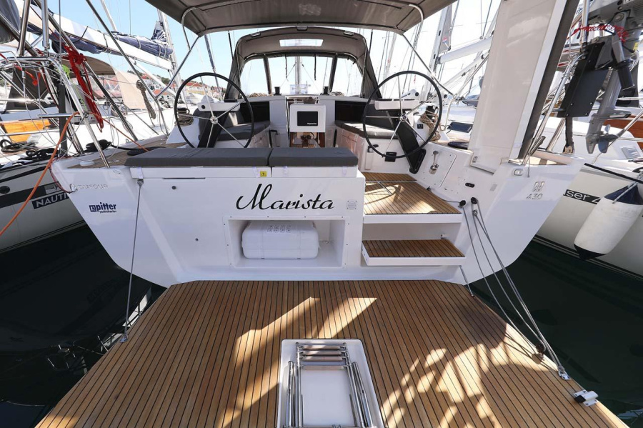 Photo #1 - Dufour 430 (Marista) en Marina Hramina - 34105