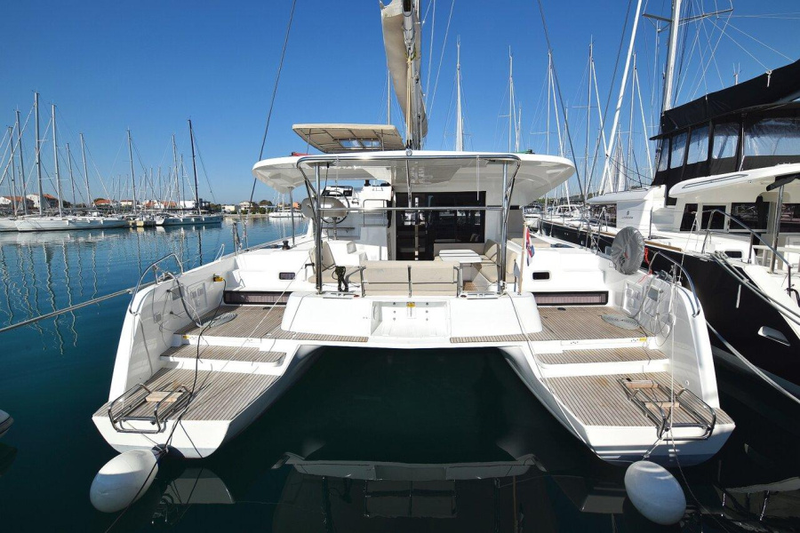 Photo #1 - Lagoon 42 - 4 + 2 cab. (Cuzamen) in D-Marin Dalmacija Marina - 34618