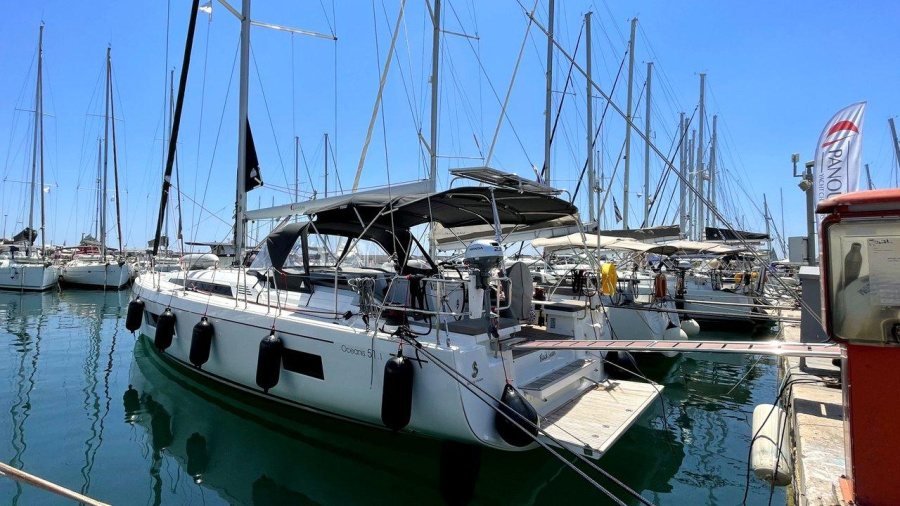 Photo #1 - Oceanis 51.1 - 5 + 1 cab. (Black Swan) en Athens, Alimos marina - 34757