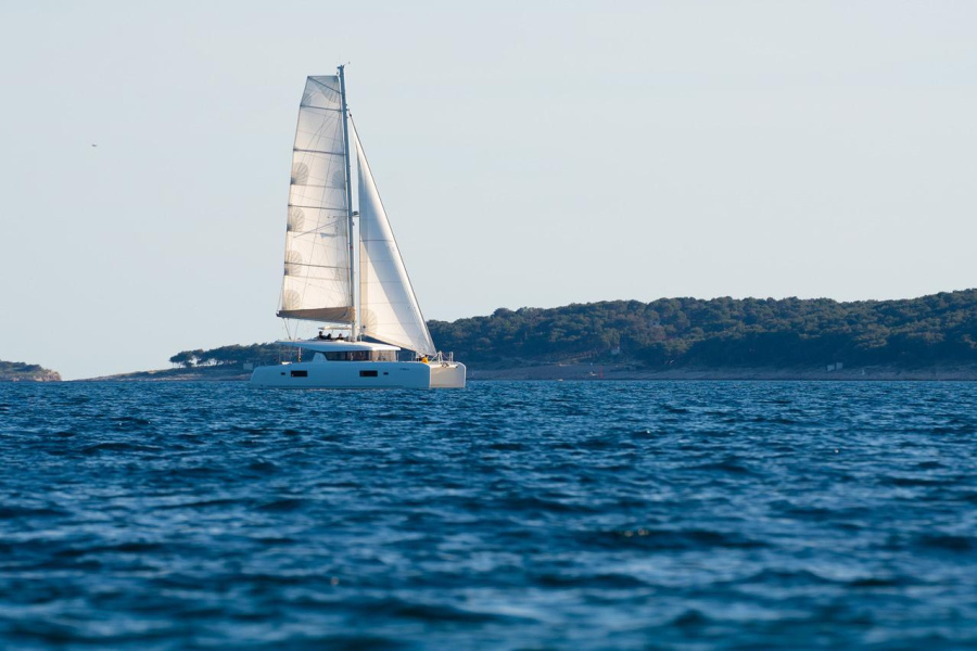 Photo #1 - Lagoon 42 - 3 + 2 cab. (Serenity) en Marina Mandalina - 34792
