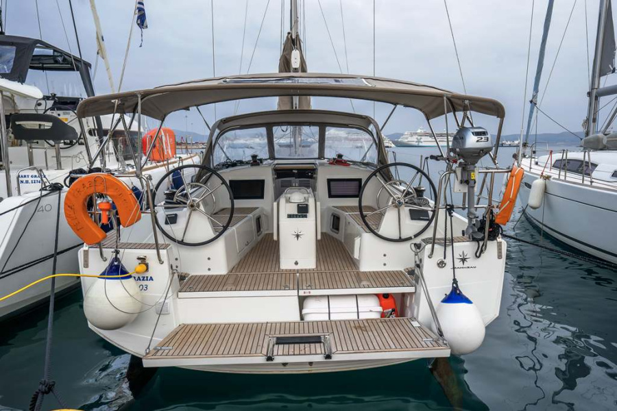 Photo #1 - Sun Odyssey 410 - 3 cab. (Della Grazia) in main port - 34843