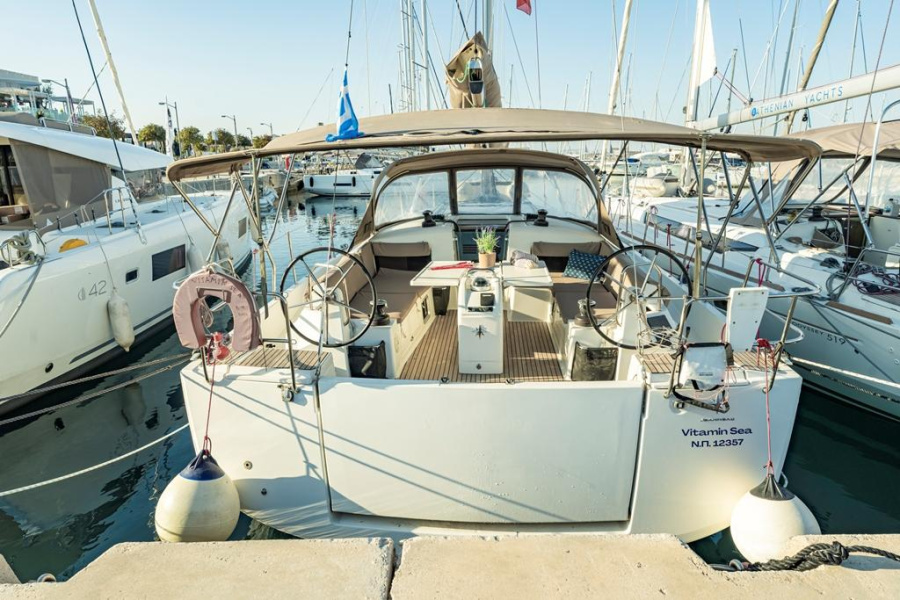 Photo #1 - Sun Odyssey 490 - 4 cab. (Vitamin Sea) in New Marina - 34879
