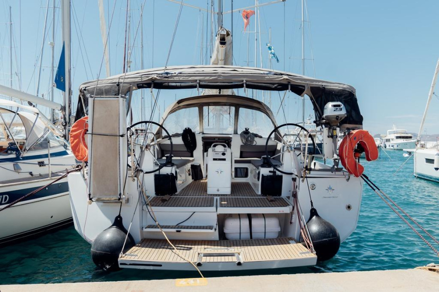 Photo #1 - Sun Odyssey 440 - 4 cab. (Nimertis) en Marina - 34891