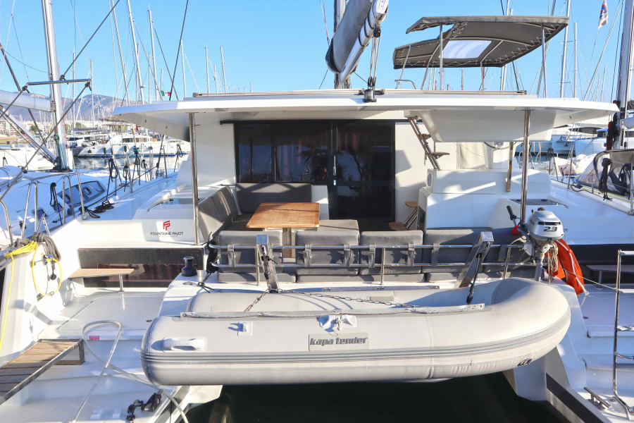 Photo #1 - Fountaine Pajot Astrea 42 - 3 + 2 cab. (CLASS) en Athens, Alimos marina - 35080
