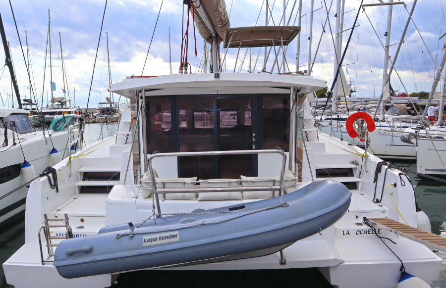 Photo #1 - Bali 4.1 - 4 cab. (CLASS) in s, Alimos marina - 35081