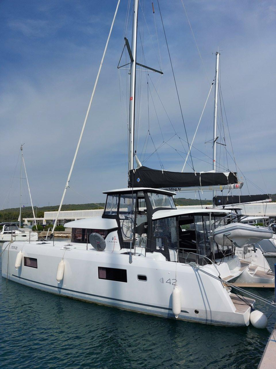 Photo #1 - Lagoon 42 - 4 + 2 cab. (Dalmatia Sunrise) in D-Marin Dalmacija Marina - 35777