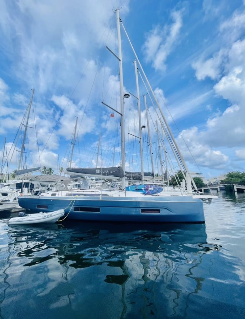 Photo #1 - Dufour 470 - 3 cab. (Knot Online) en Resort & Marina - 36175