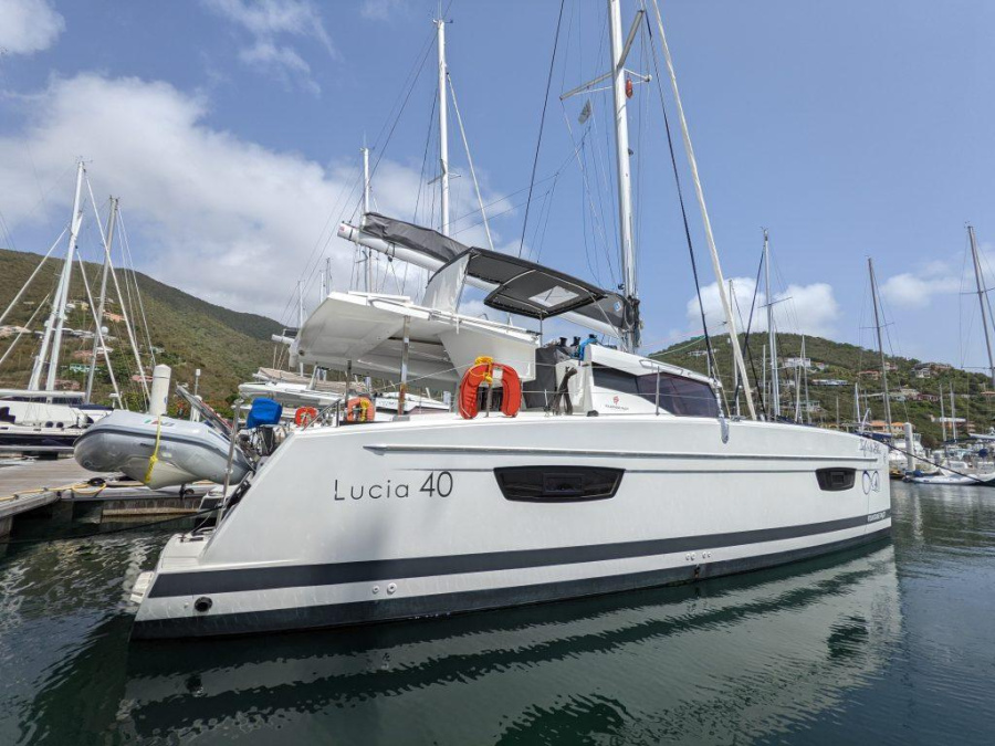 Photo #1 - Fountaine Pajot Lucia 40 - 4 cab. (Infinite Blue) en Frenchtown Marina - 36188