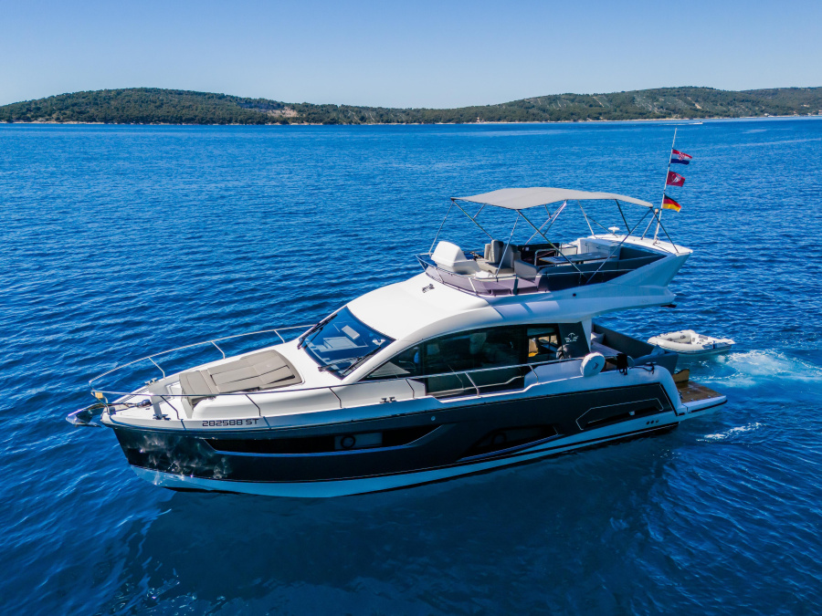 Photo #1 - Sealine F430 (Grace II) in Marina - 36546
