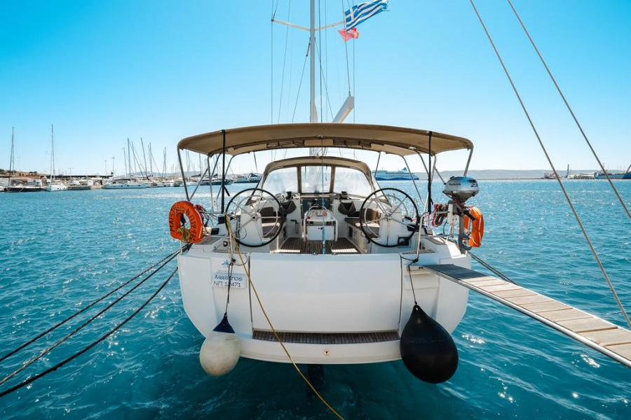Photo #1 - Sun Odyssey 519 - 5 cab. (Maistros) en Marina - 37128