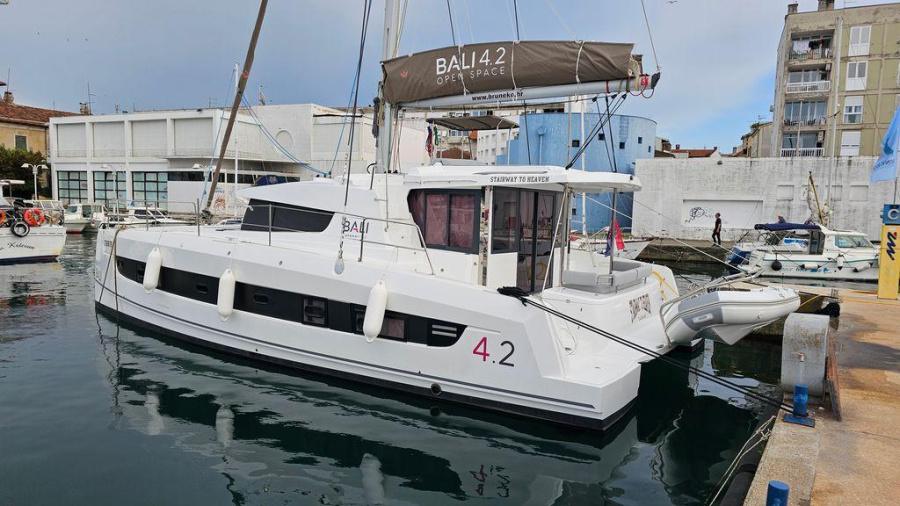 Photo #1 - Bali 4.2 - 4 + 1 cab. (Stairway To Heaven) in Marina (ex. Tankerkomerc) - 37159