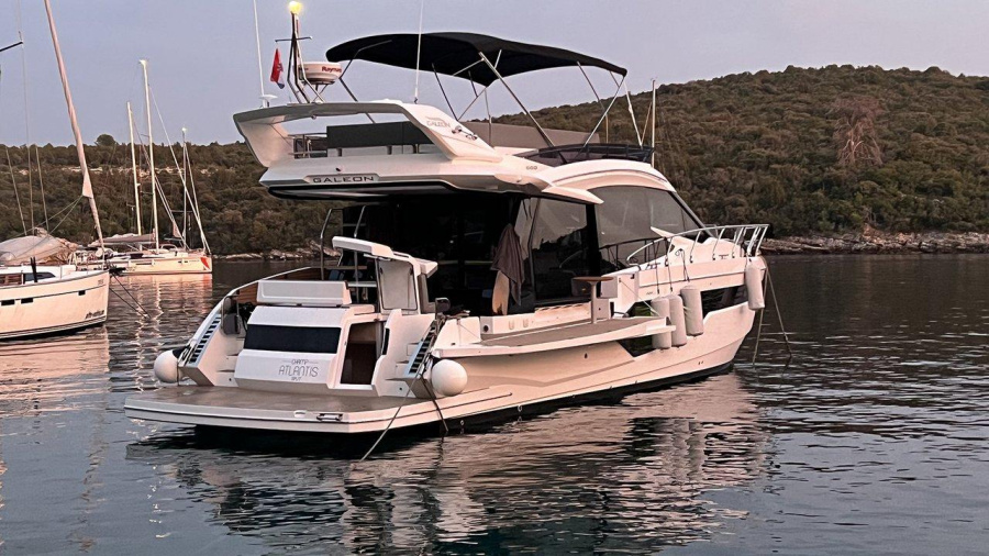 Photo #1 - Galeon 500 Fly - 3 cab. (Champ Atlantis) in Marina - 37174