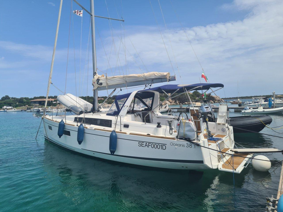 Photo #1 - Oceanis 38.1 (Illuminating) in Golfo Aranci Marina Dell’Isola - 37535